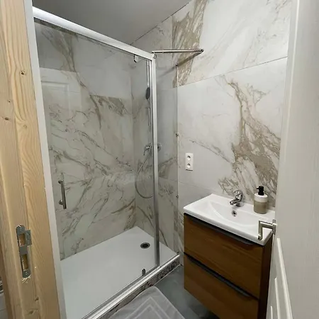 アパート 16 Dore 1 *